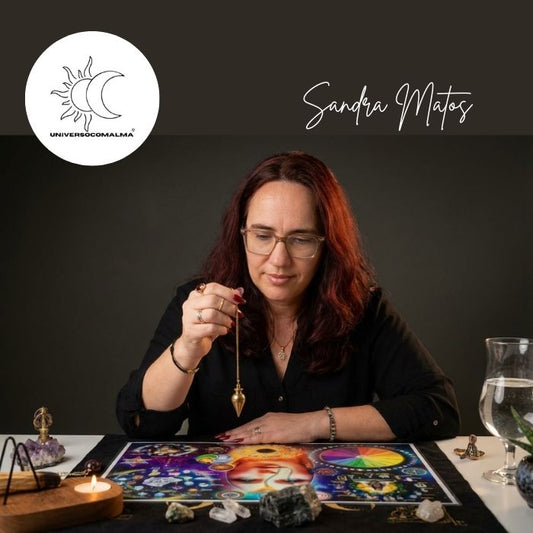 Sandra Matos durante uma consulta espiritual personalizada na Universo com Alma.