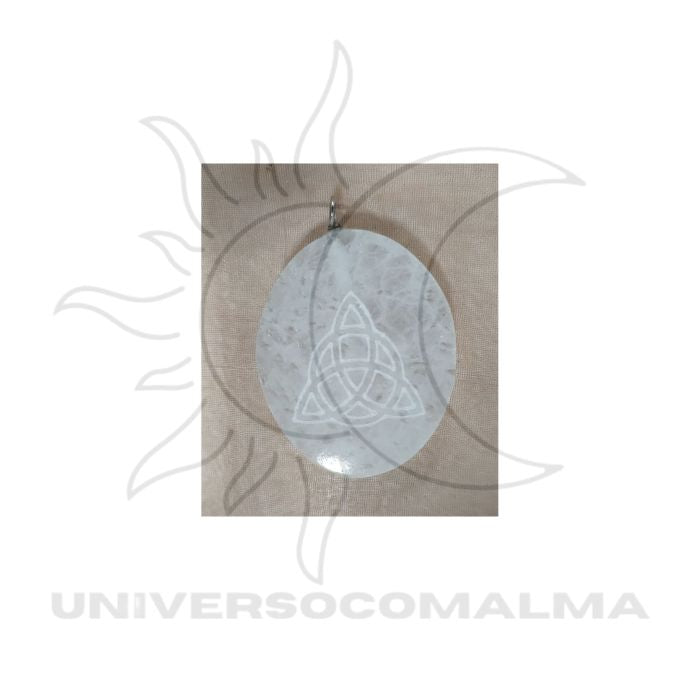 Pingente de Selenite com Símbolo Celta - Universo com Alma ®