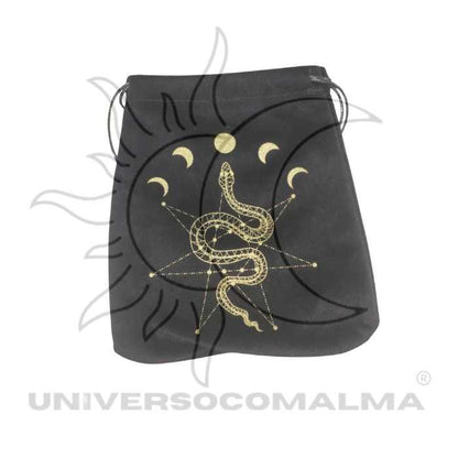 Bolsa preta com serpente e fases da lua douradas