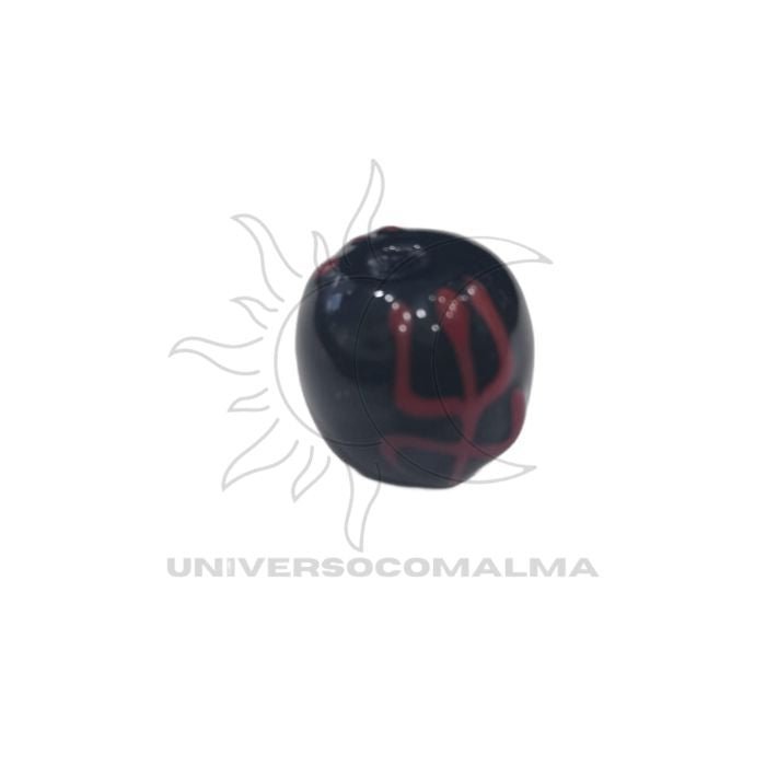 Firma redonda preta com desenhos vermelhos