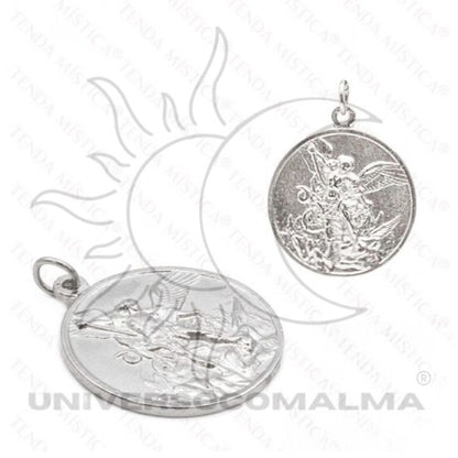 Medalha Arcanjo Miguel em metal, símbolo de proteção espiritual, coragem, força e fé.
