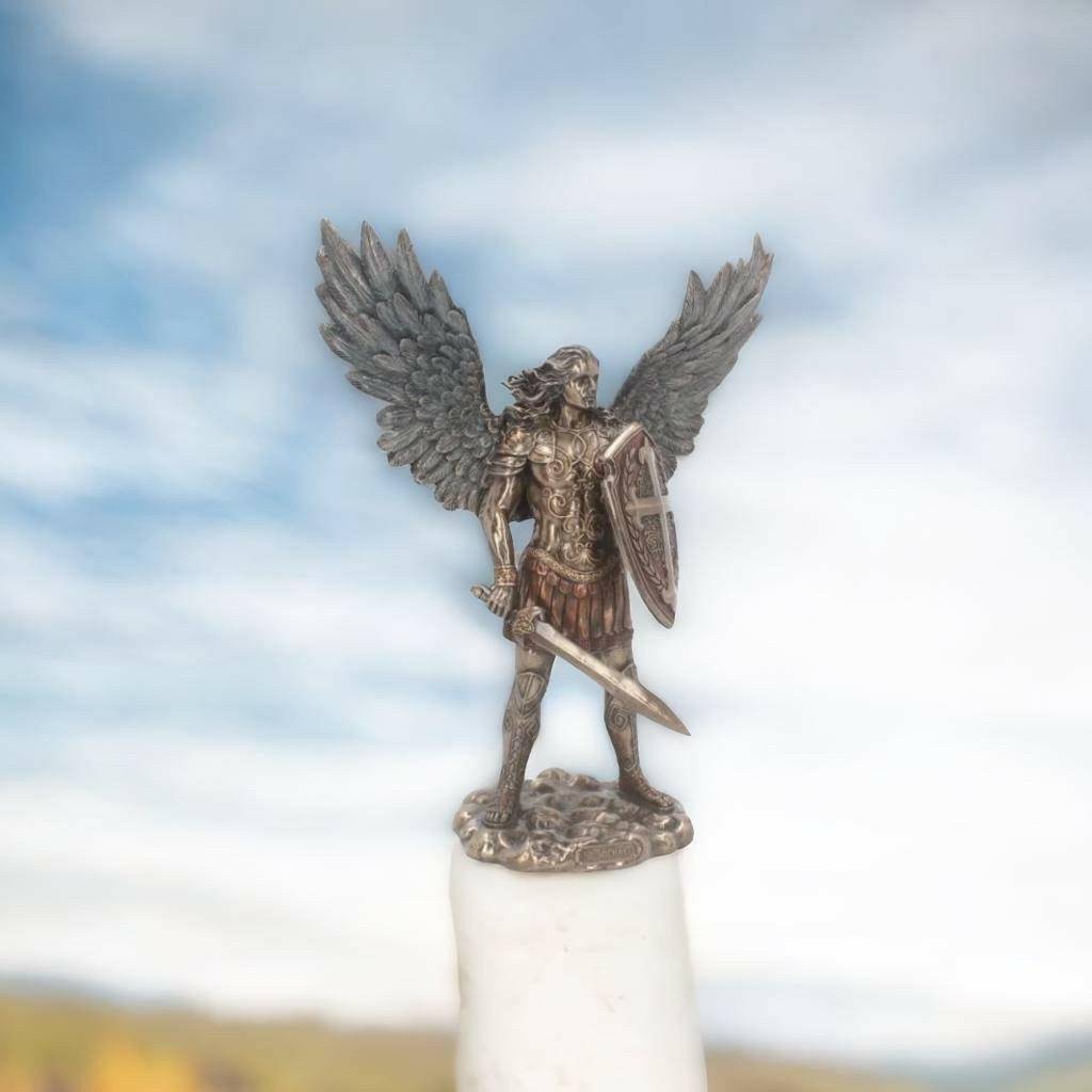 São Miguel Arcanjo: Proteção e Guia Espiritual em uma Estátua Imponente de 35.5cm - Universo com Alma ®