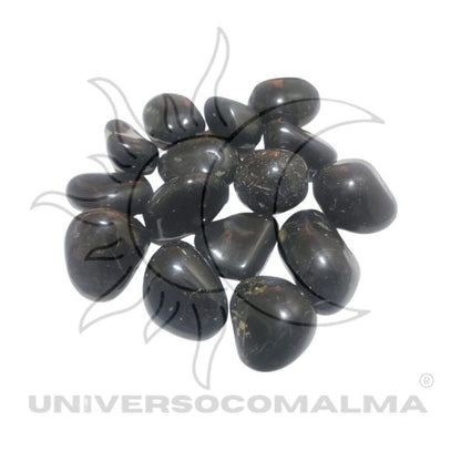 Pedras pretas polidas