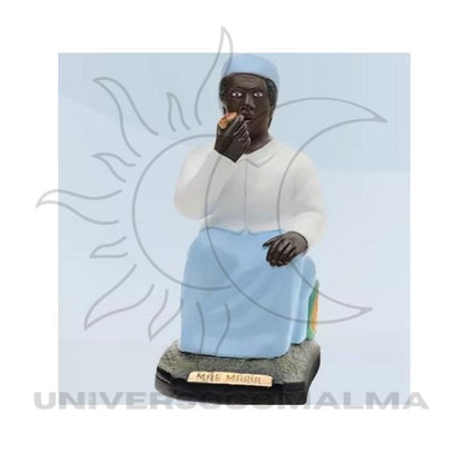 Estátua de Preto Velho sentado com roupa azul-clara