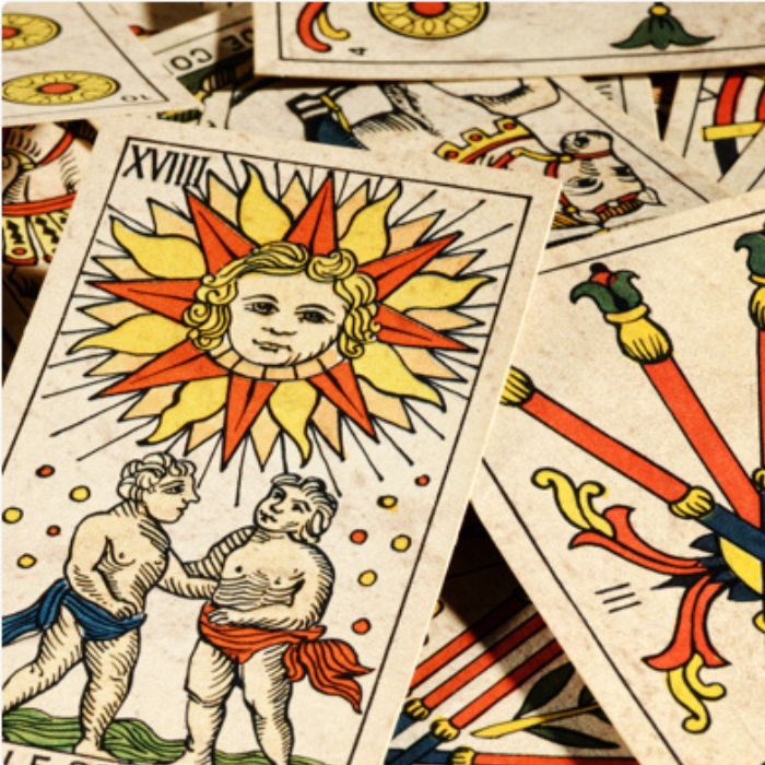 Consultas Personalizadas de Tarot: Descubre el Camino de tu Viaje Espiritual